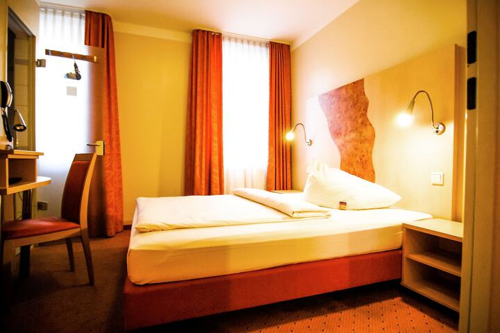 Room 5 of 37