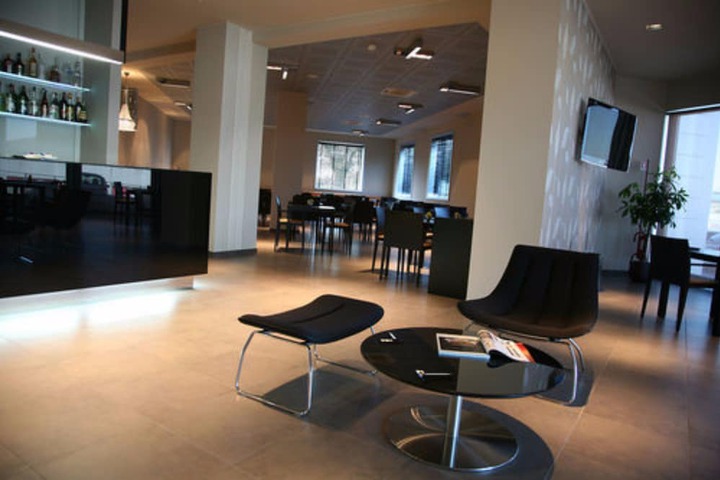 Lounge 59 of 80