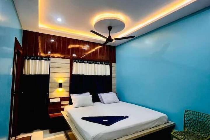 Room 6 of 18