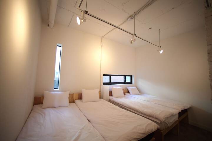 Room 28 of 155