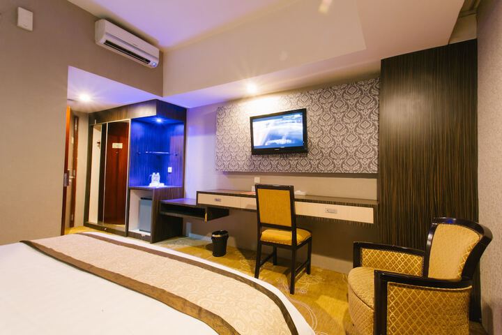 Room 7 of 32