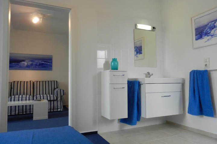 Room 6 of 39