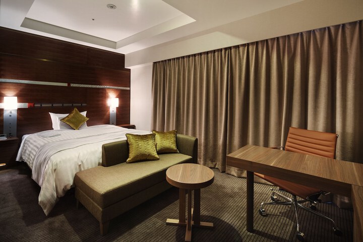 Room 24 of 52