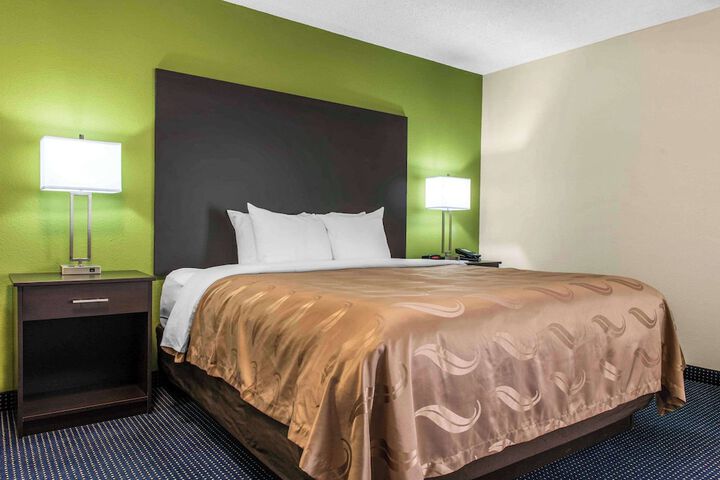 1 King Bed (12 of 12)