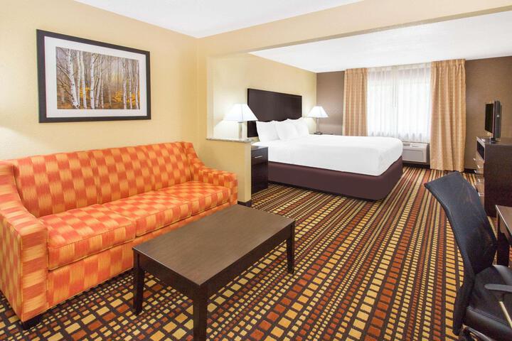1 King Bed Business Room (2 of 6)