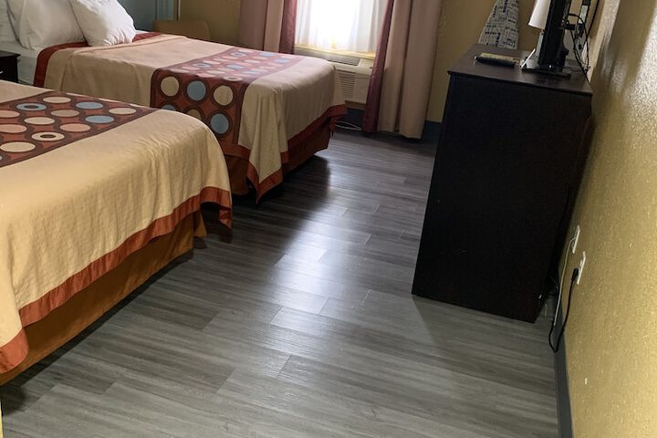 1 Queen Bed (17 of 29)