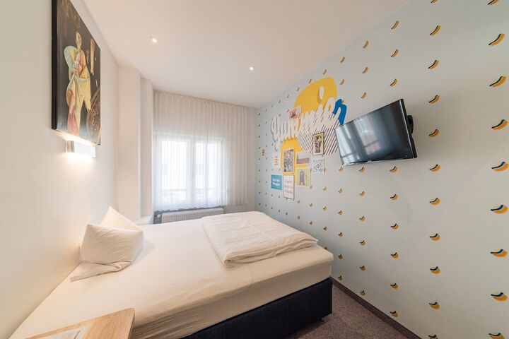 Room 47 of 90