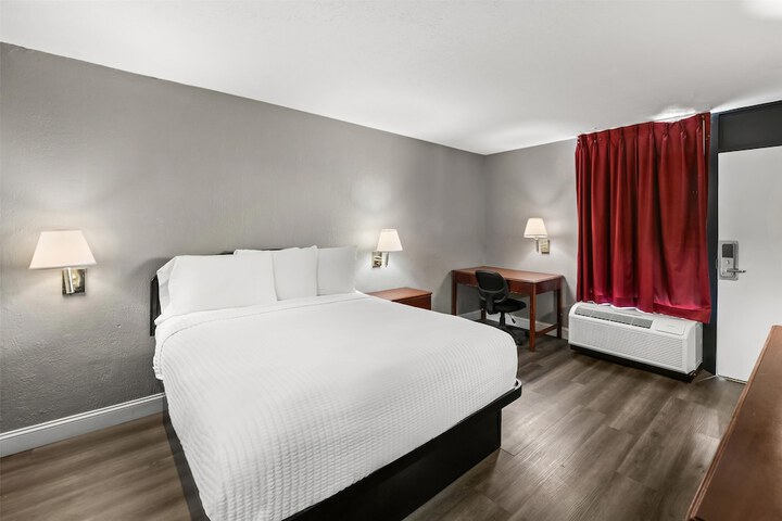 Room 9 of 29