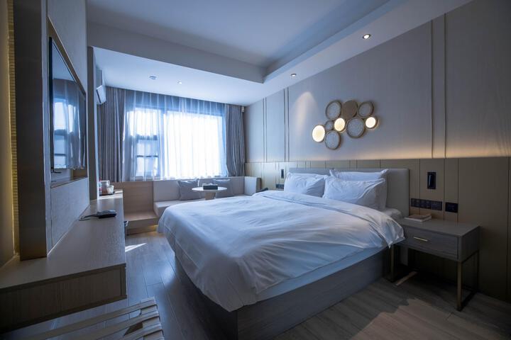 Room 13 of 23