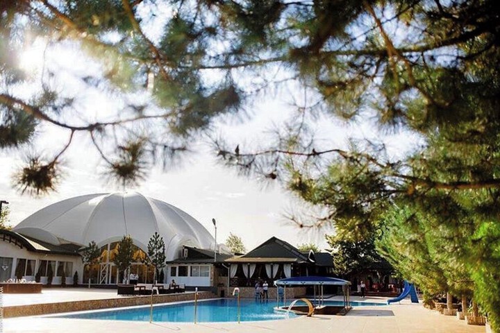 Hotel Pool