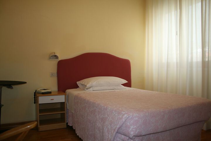 Room 12 of 41