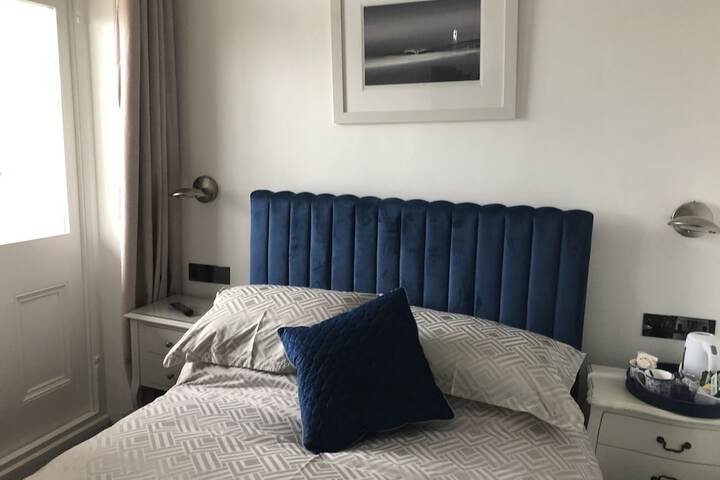 Room 4 of 74