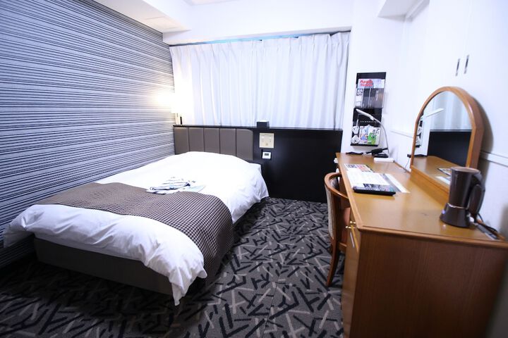 Room 6 of 82