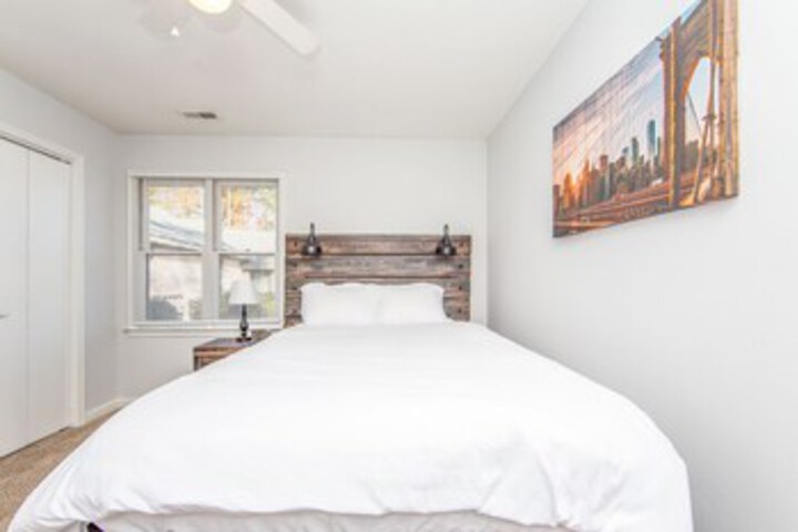 Room 28 of 33