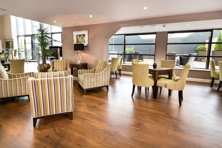 Lounge 70 of 105