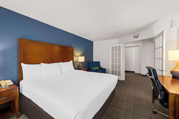 1 King Bed (7 of 14)
