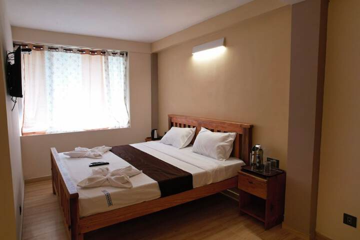 Room 11 of 28
