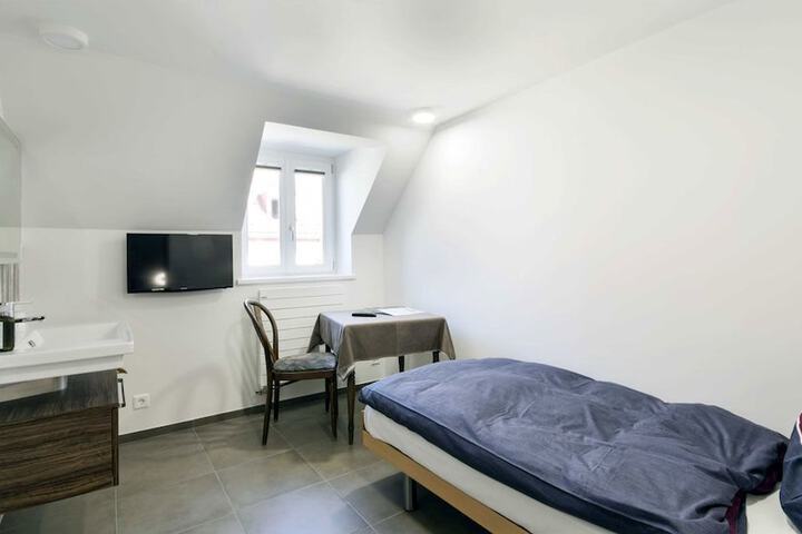 Room 2 of 32