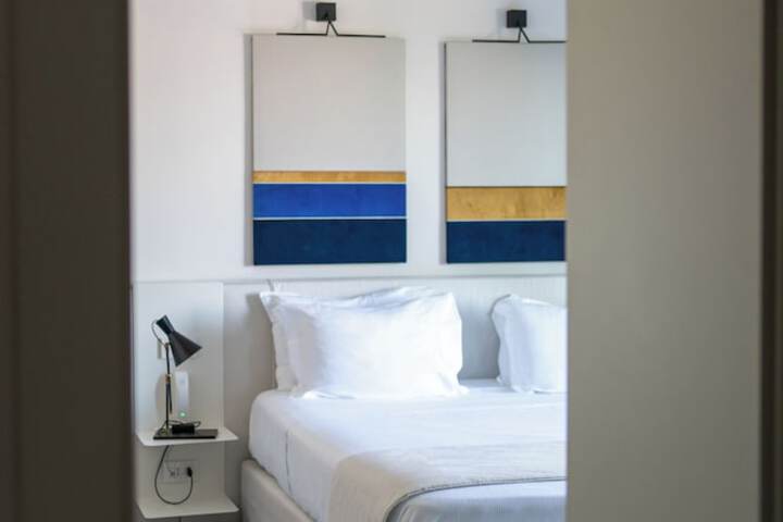Room 10 of 28