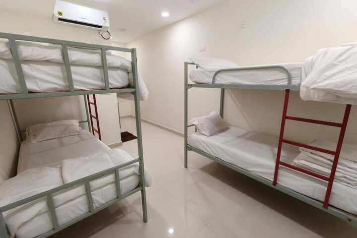 Room 15 of 25