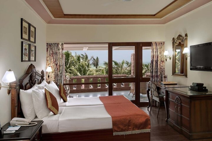 Room 4 of 36