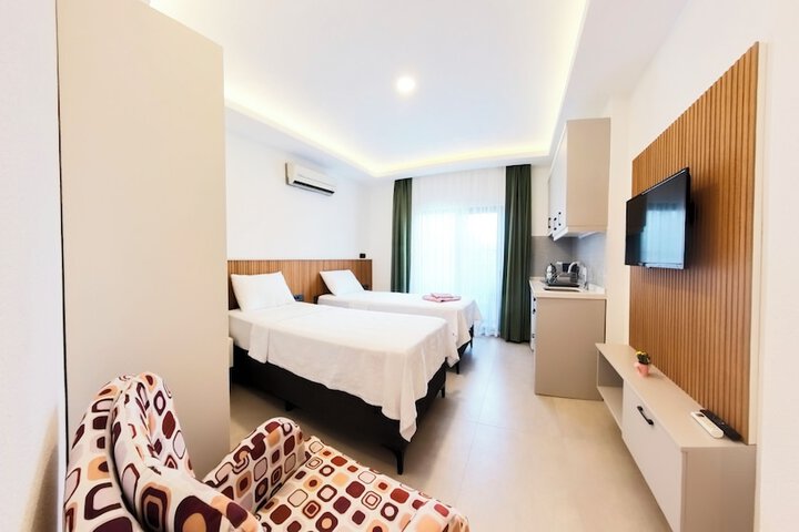Room 3 of 34
