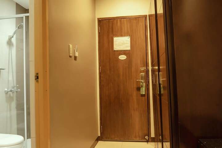 Room 9 of 49