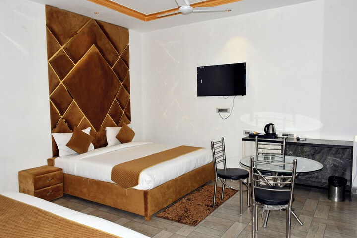 Room 15 of 94