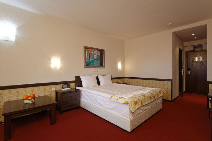 Room 28 of 109