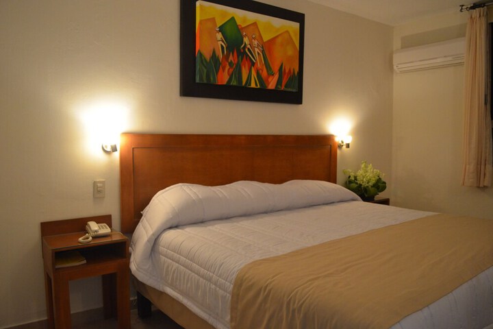 Room 14 of 32