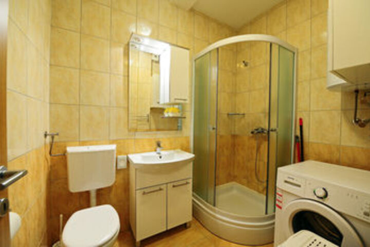Room 6 of 51