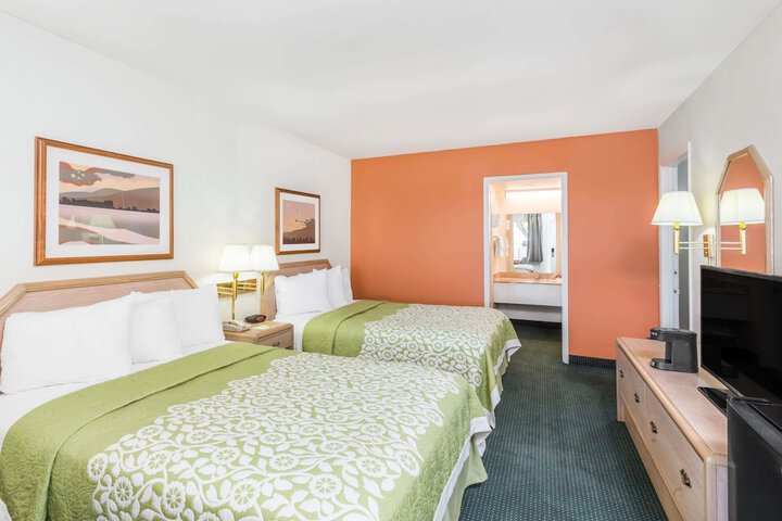 Room 4 of 18