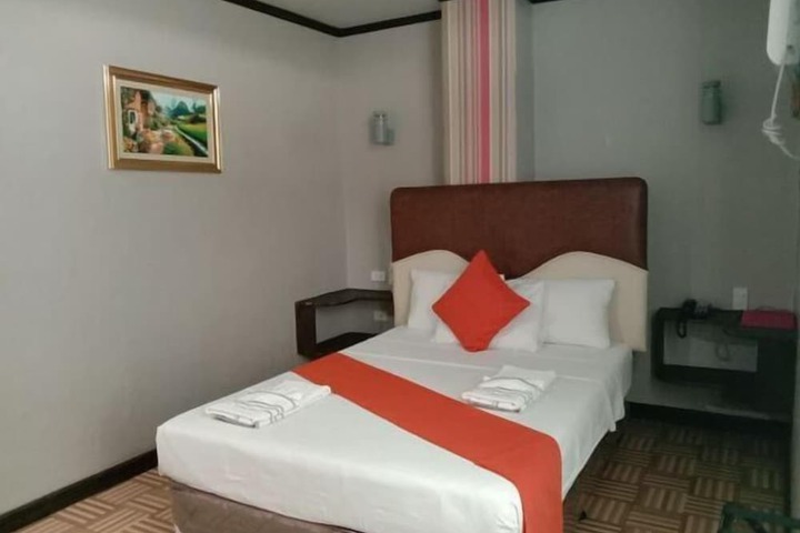 Room 13 of 35