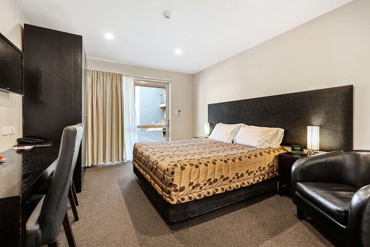 Room 9 of 42