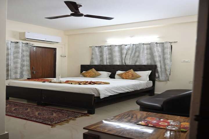 Room 16 of 39