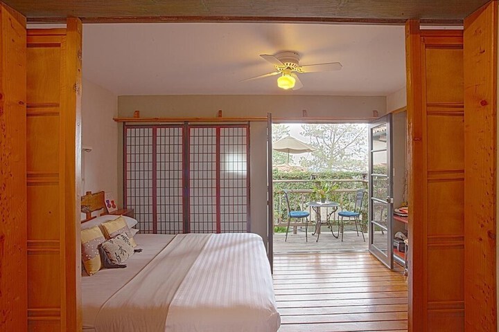 Room 23 of 83