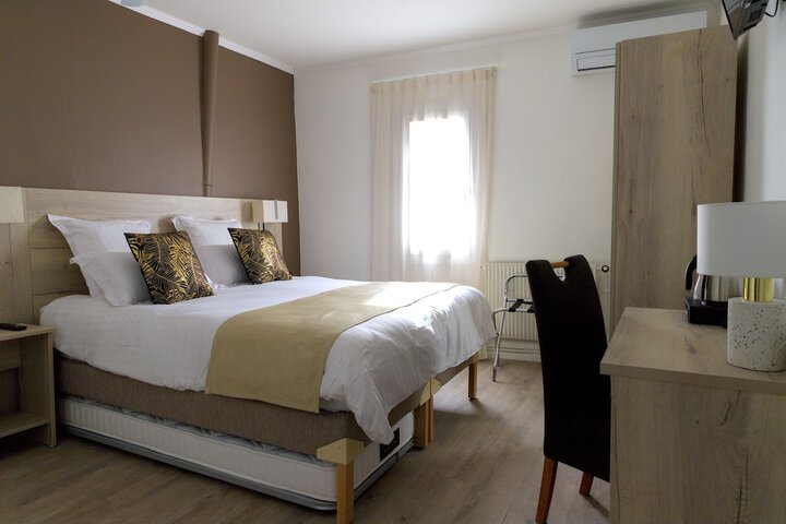 Room 4 of 17