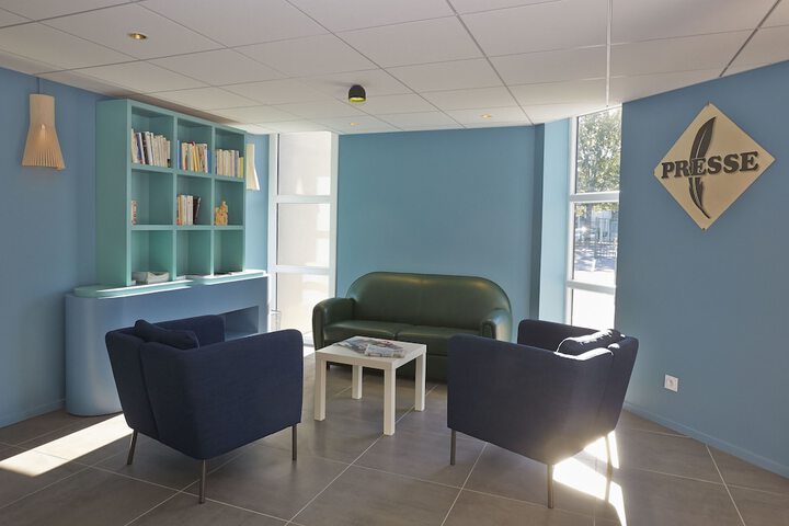Lobby lounge