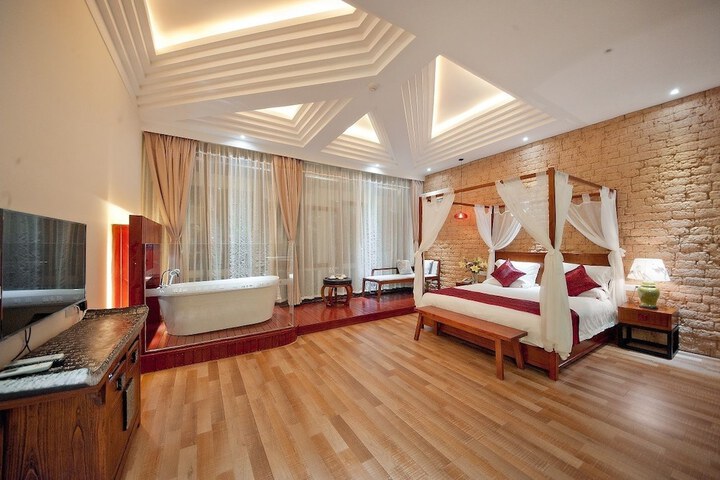 Room 16 of 161
