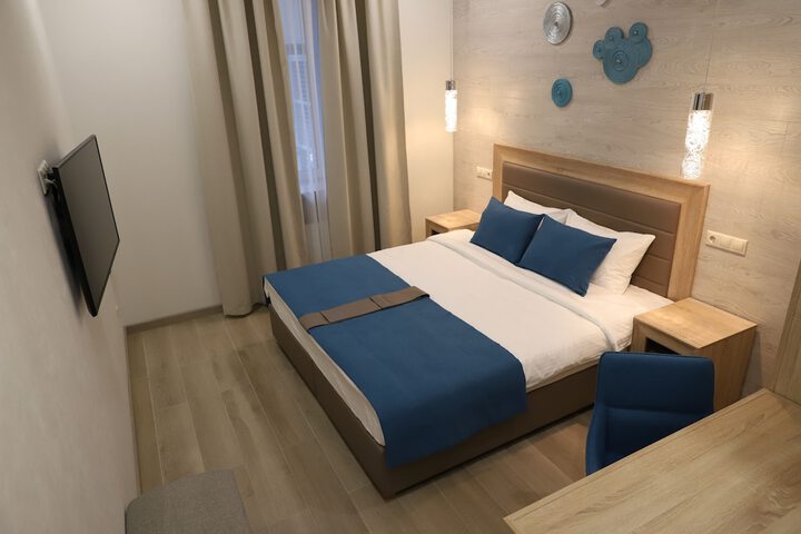 Room 9 of 30