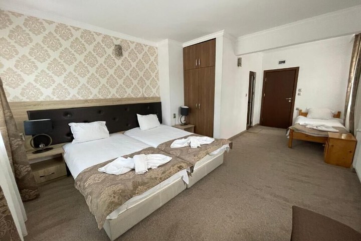Room 5 of 37
