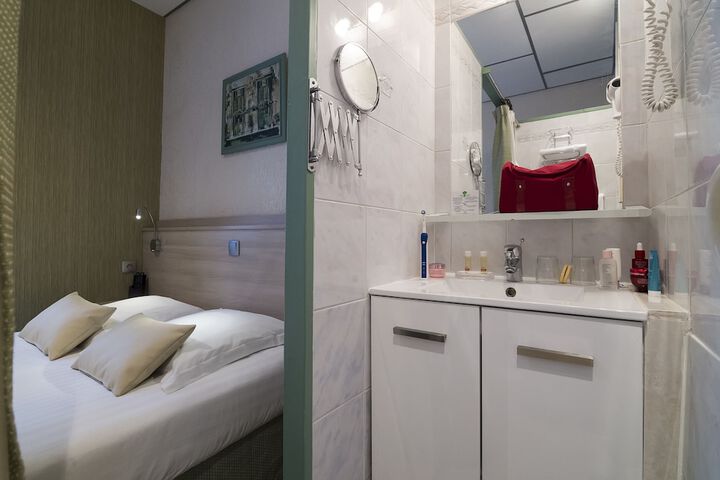 Room 48 of 70