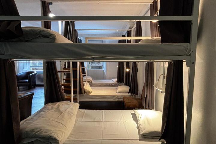 Hotel Suite Photo