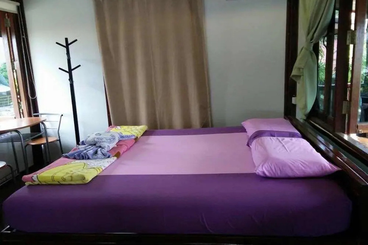 Room 4 of 13