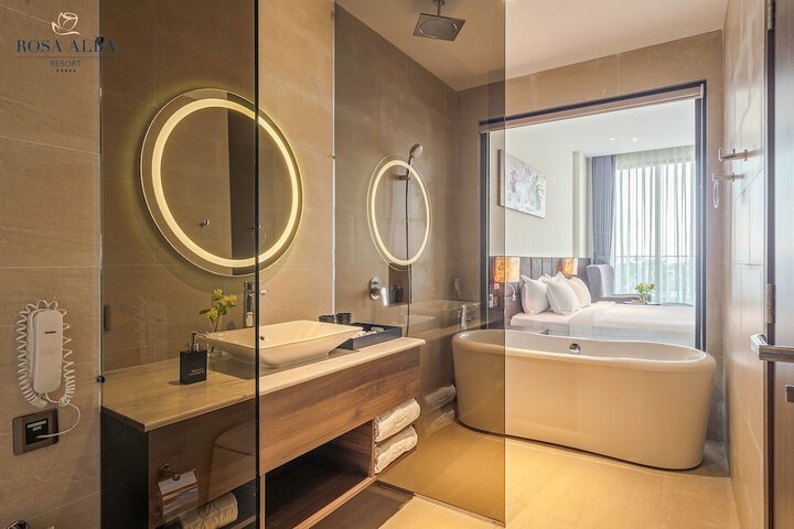Room 33 of 61