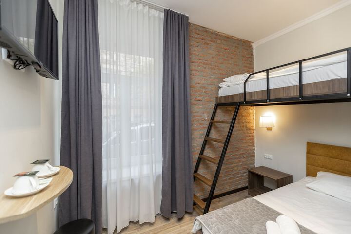 Room 44 of 106