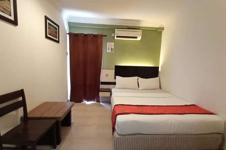 Room 6 of 32