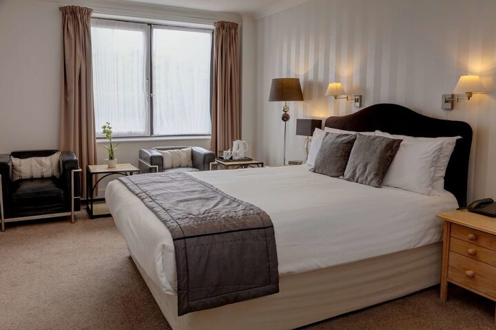 Room 9 of 34