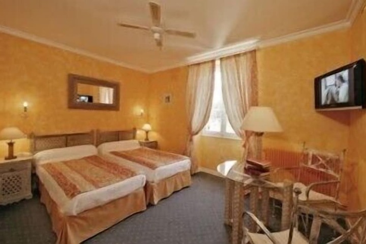 Room 9 of 34