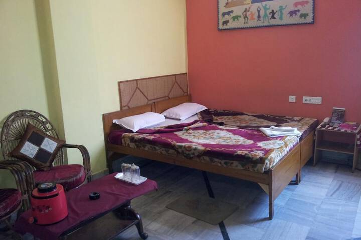 Room 6 of 16